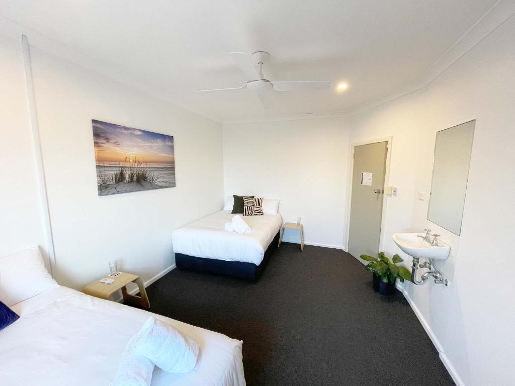 Postel nebo postele na pokoji v ubytování Plantation Hotel Coffs Harbour