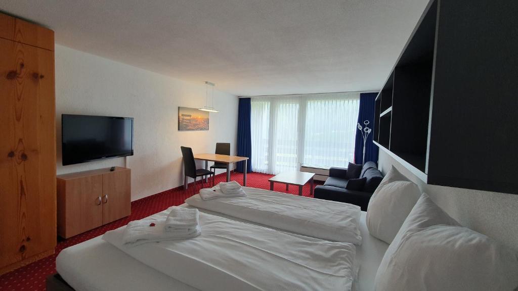 TV a/nebo společenská místnost v ubytování Apart Holidays - Haus Acletta