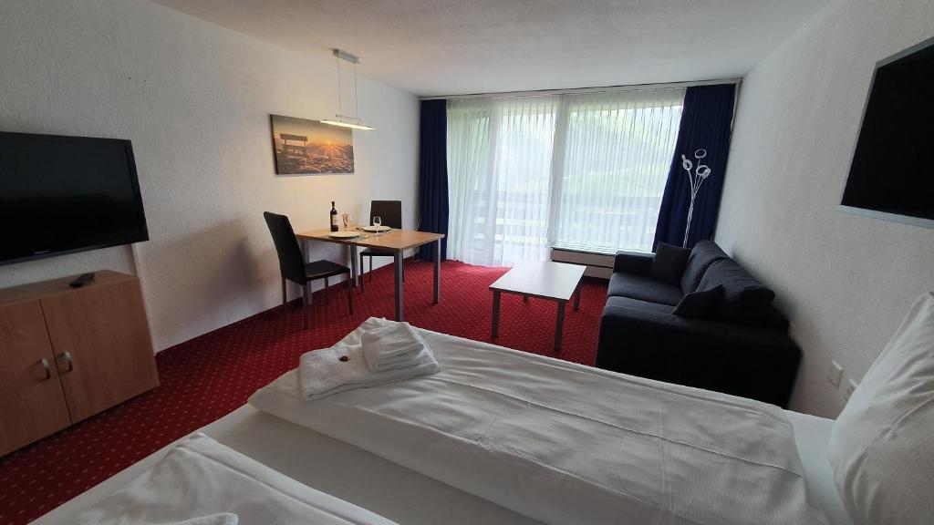 TV a/nebo společenská místnost v ubytování Apart Holidays - Haus Acletta