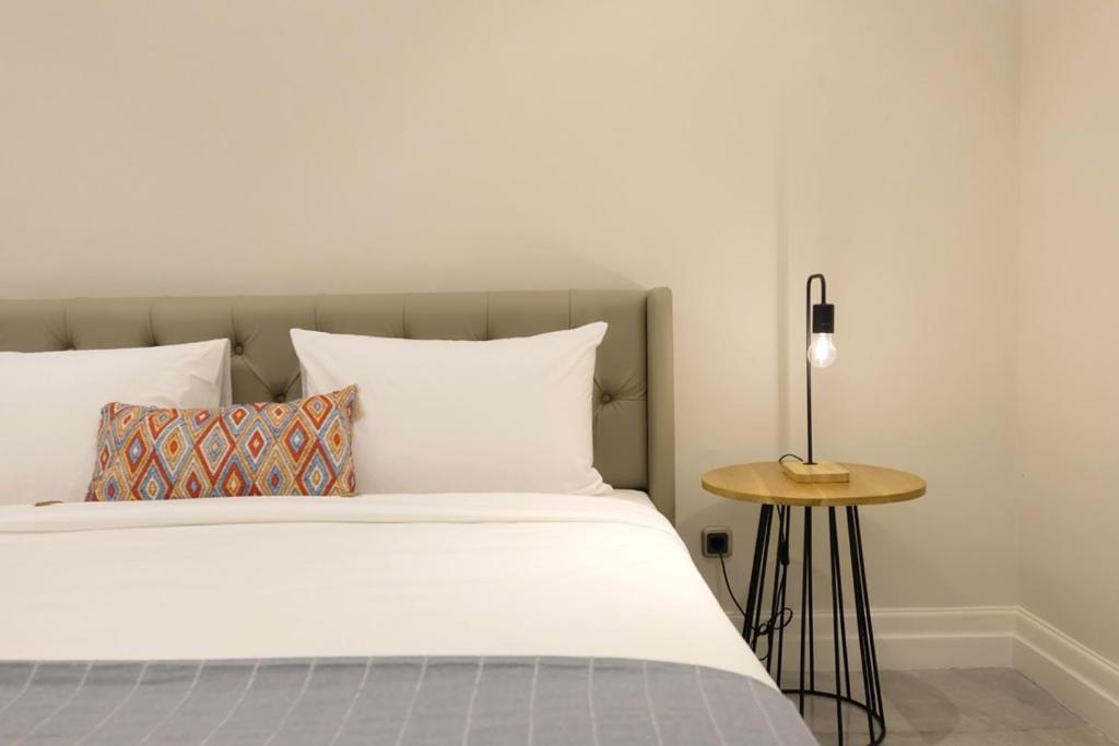 CASA LIVING SENOPATI - Superior King Room