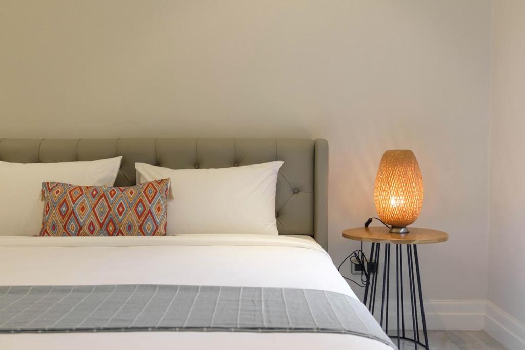 CASA LIVING SENOPATI - Deluxe King Room