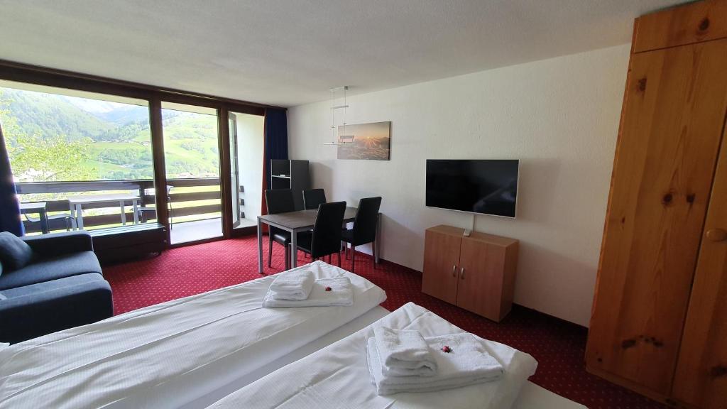 TV a/nebo společenská místnost v ubytování Apart Holidays - Haus Acletta