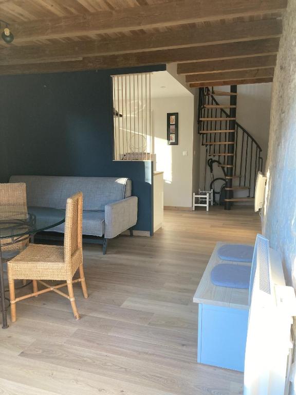 a living room with a couch and a table at Le Clos des Grands Frênes in Pons
