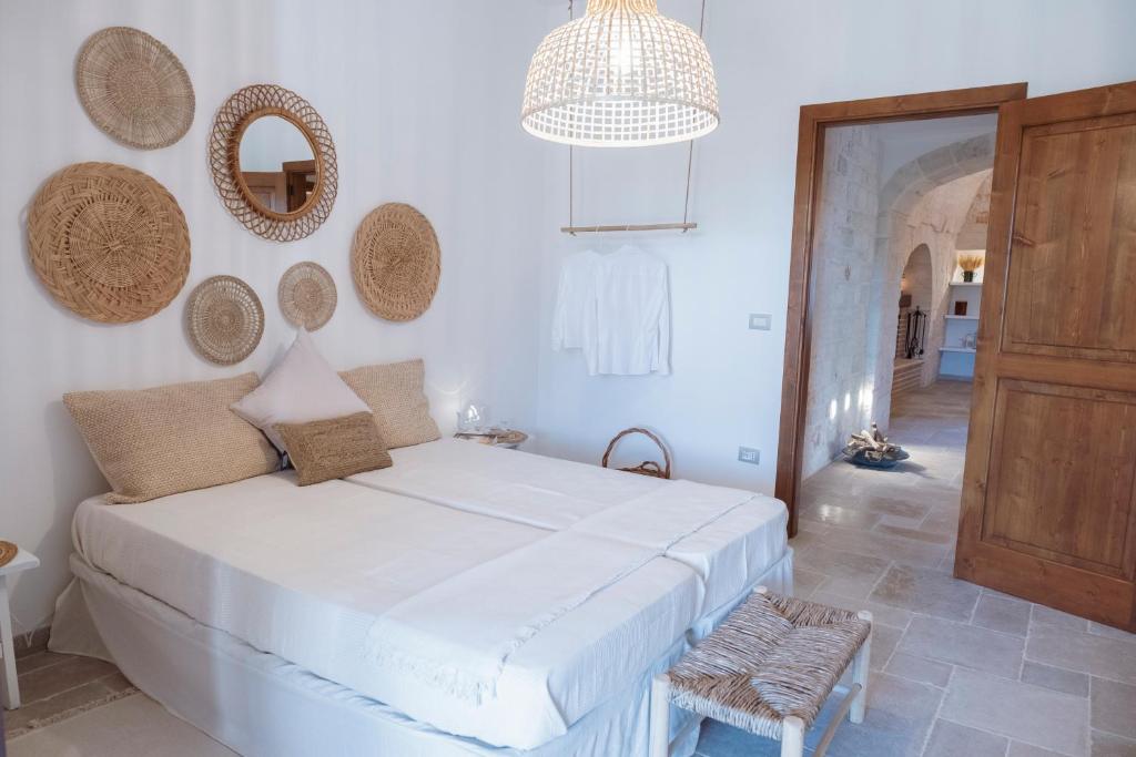 a bedroom with a large white bed in a room at I trulli di Kate in Monopoli