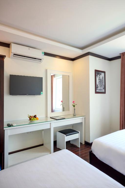 Giường trong phòng chung tại Minh Tuyết Luxury Hotel
