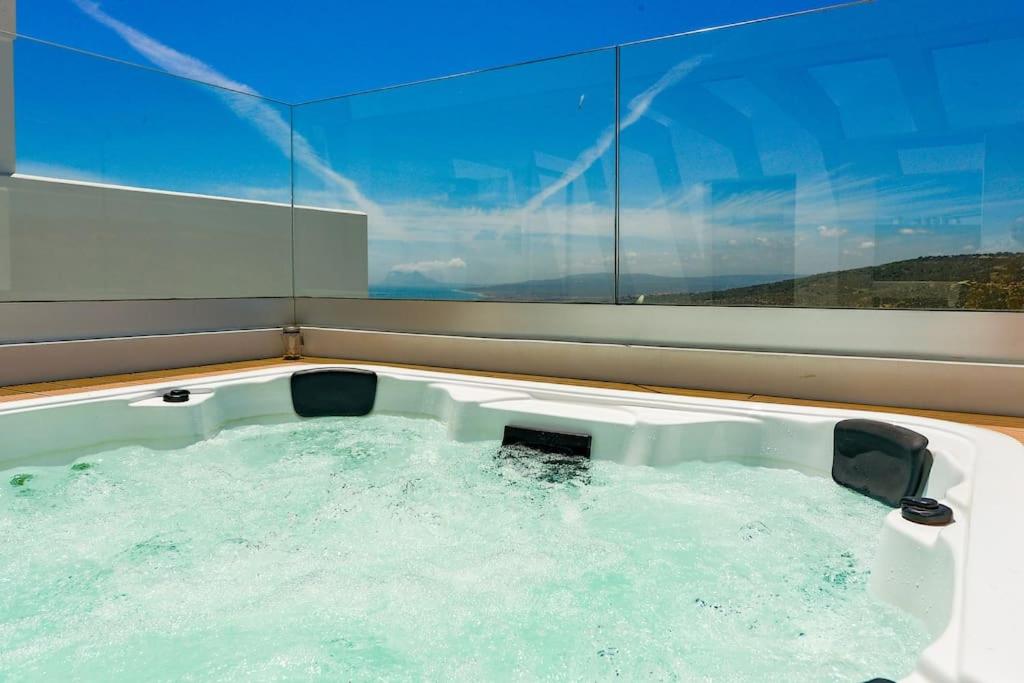 Fotografia z galérie ubytovania New modern house with private pool v destinácii Manilva