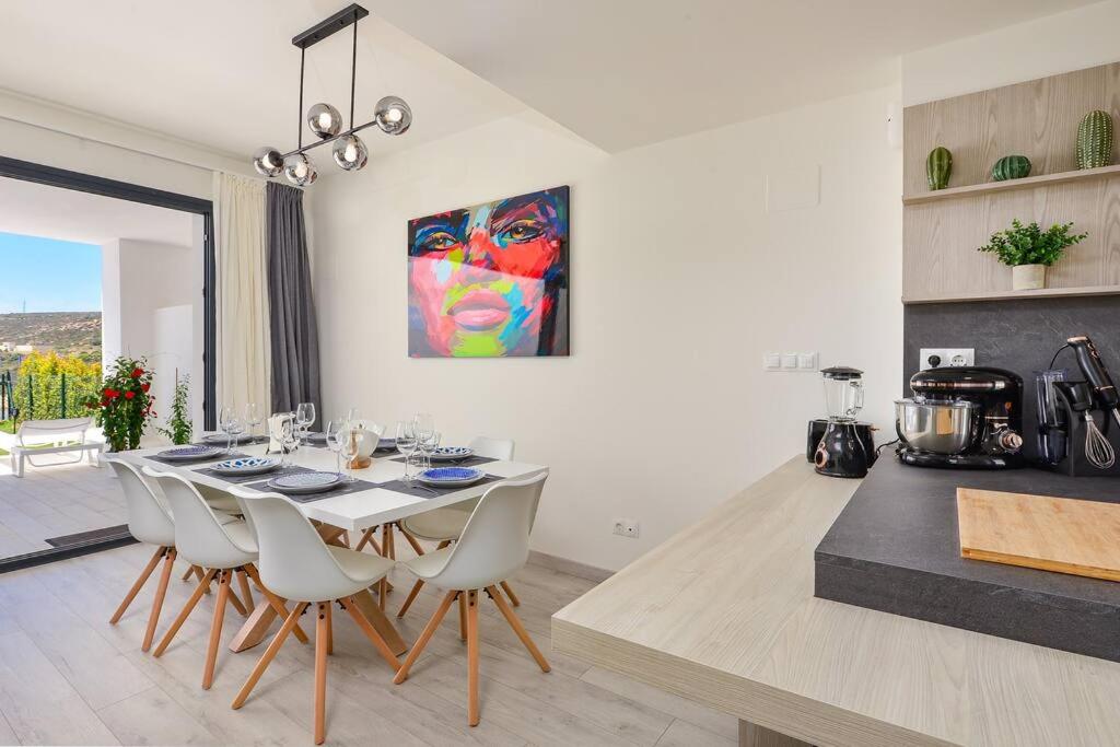 Príslušenstvo na prípravu kávy alebo čaju v ubytovaní New modern house with private pool