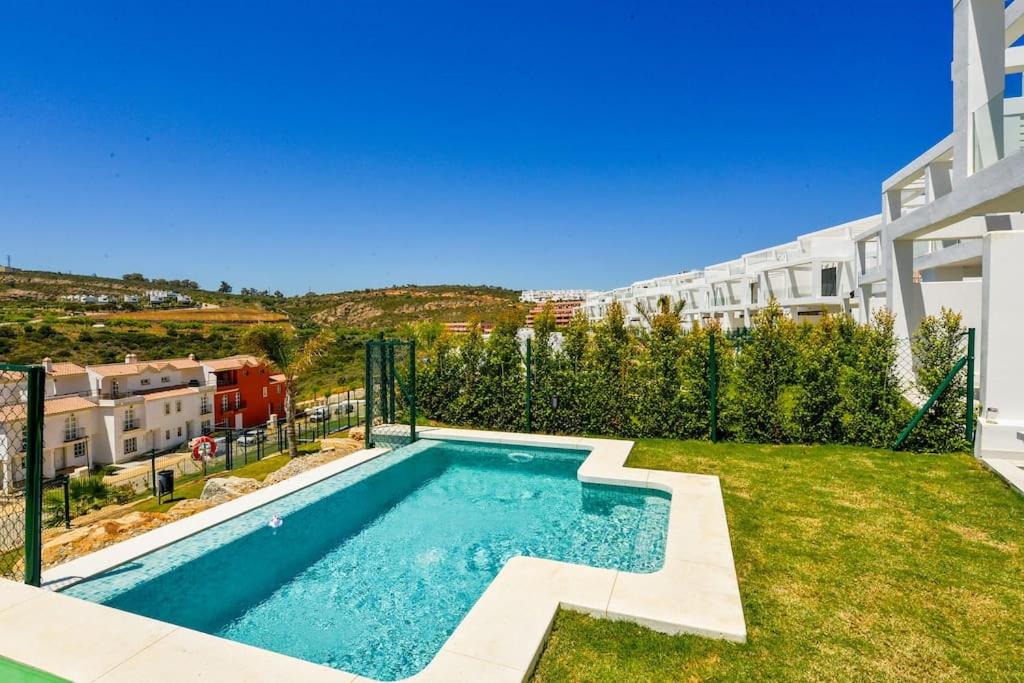 Bazén v ubytovaní New modern house with private pool alebo v jeho blízkosti