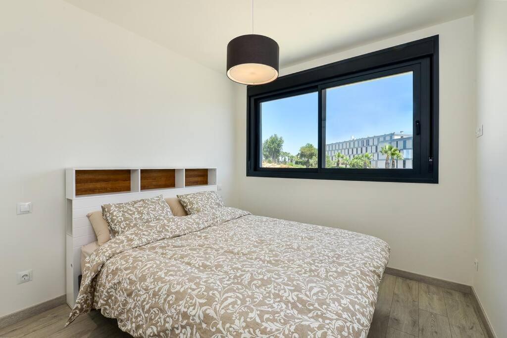 Posteľ alebo postele v izbe v ubytovaní New modern house with private pool