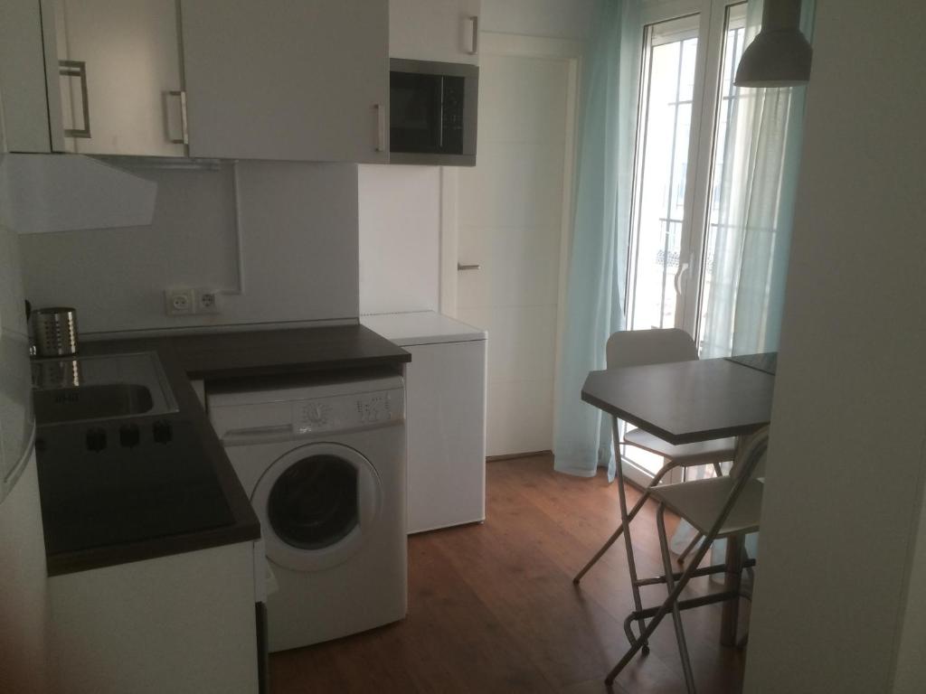 Kuchyňa alebo kuchynka v ubytovaní Málaga Apartamentos - Pozos Dulces, 22