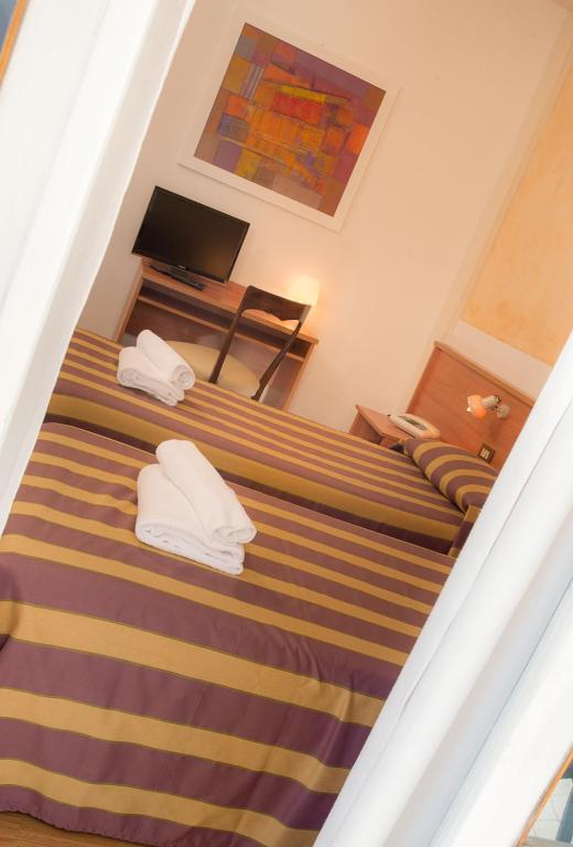 TV a/nebo společenská místnost v ubytování Hotel Antille e Azzorre