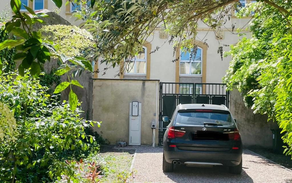 Vonkajšia záhrada v ubytovaní Hédoné Suite de luxe et Spa privatif