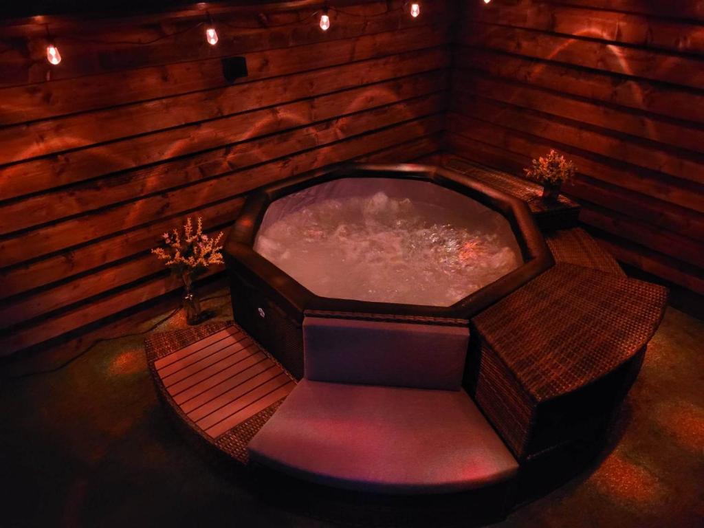 Chambre Bordeaux, piscine et spa - Tweepersoonskamer Met Eigen Externe Badkamer