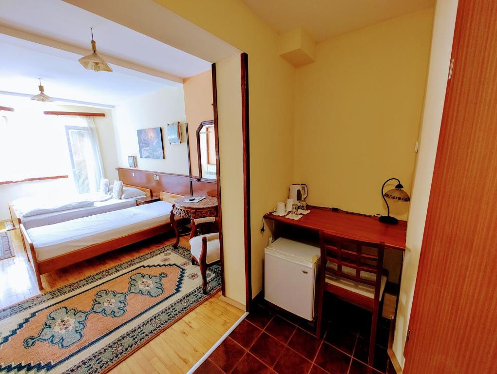 Postel nebo postele na pokoji v ubytování Hotel Kapistec Skopje