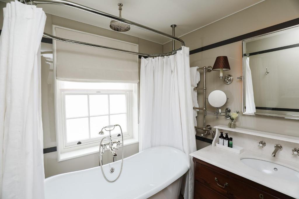 Henrys Townhouse Marylebone, London - Resim 38