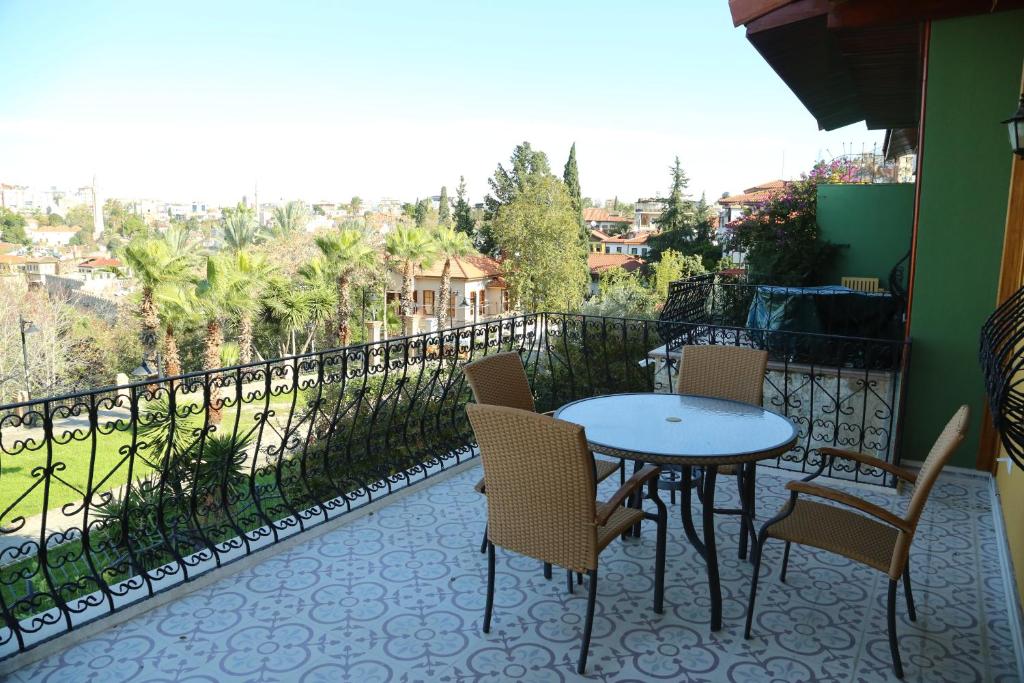 A balcony or terrace at Villa Emel