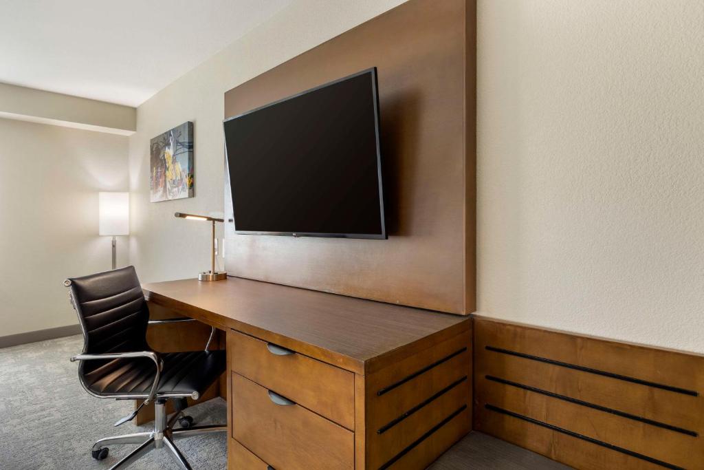 Best Western Plus Henderson Hotel - King Suite With Sofa Bed