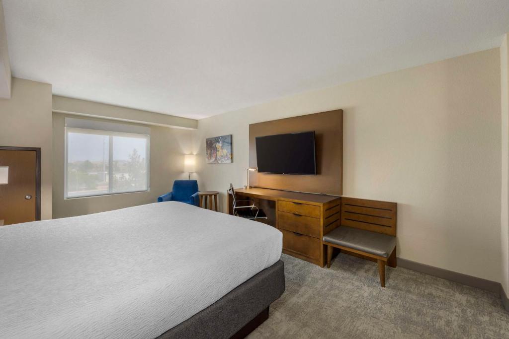 Best Western Plus Henderson Hotel - King Room - Disability Access/Non-Smoking