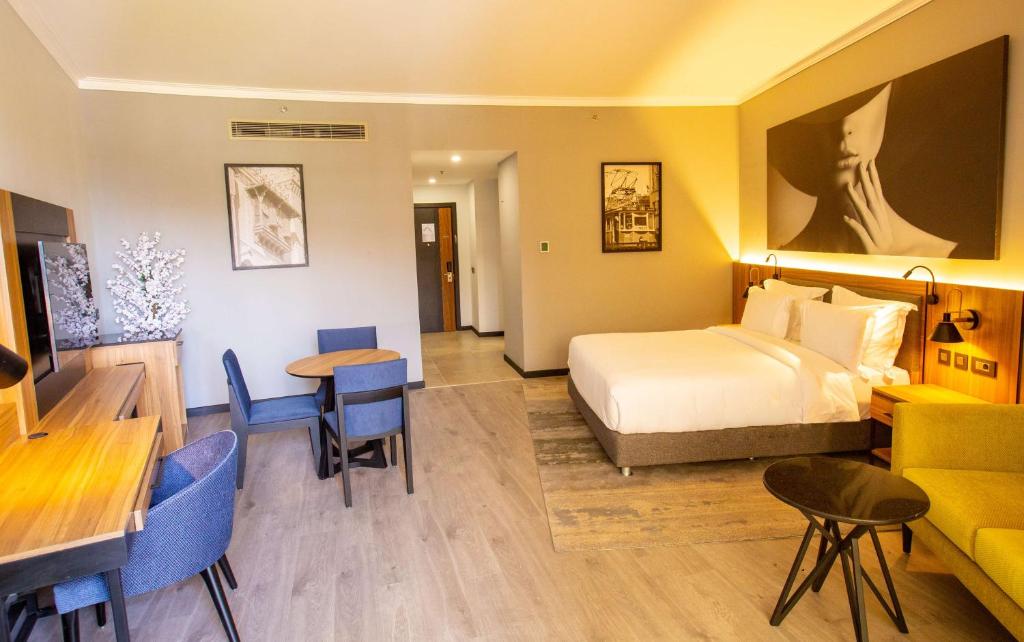 A bed or beds in a room at Radisson Blu Hotel & Convention Center, Alexandria