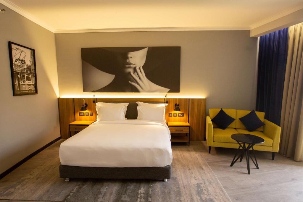 A bed or beds in a room at Radisson Blu Hotel & Convention Center, Alexandria