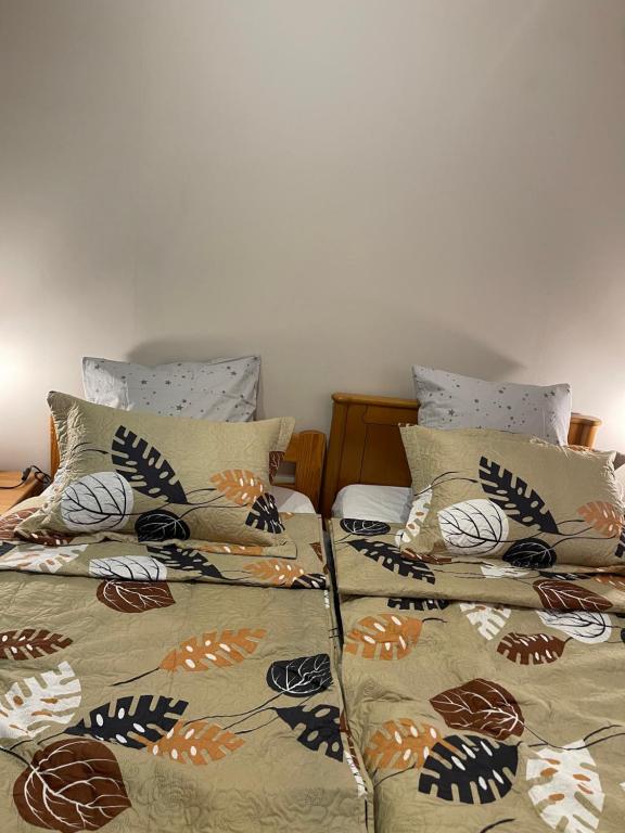מיטה או מיטות בחדר ב-Appartement 3 pièces pour 1 à 5 voyageurs
