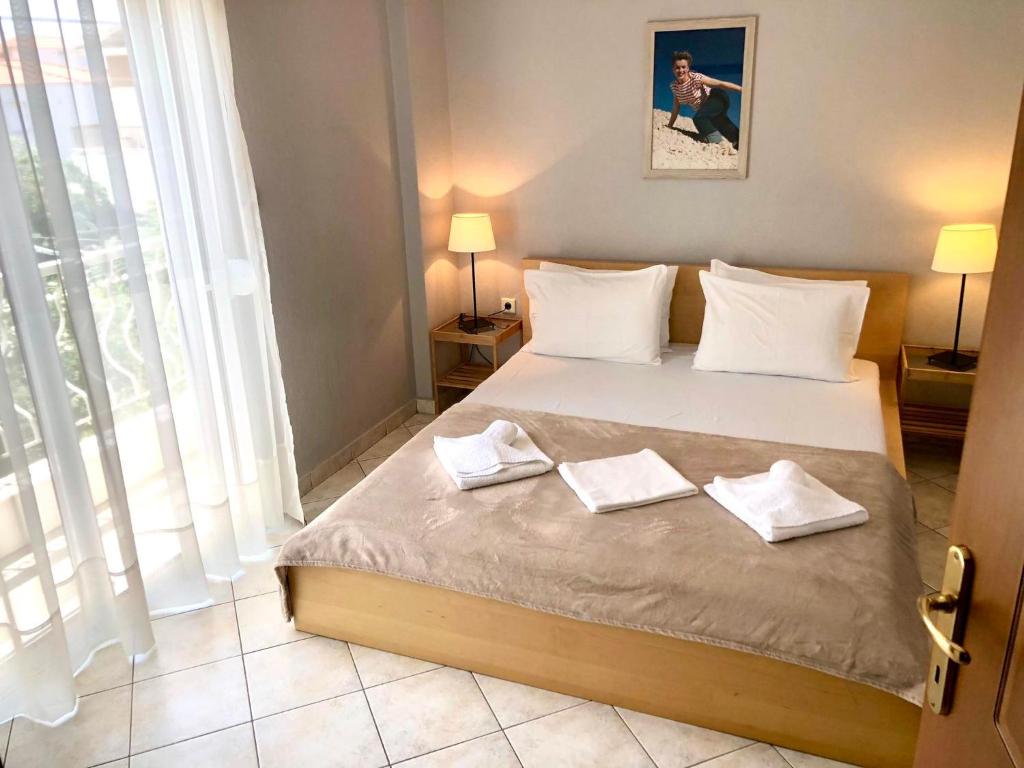 Postel nebo postele na pokoji v ubytování MIna Apartments 2 Nea Kallikrateia