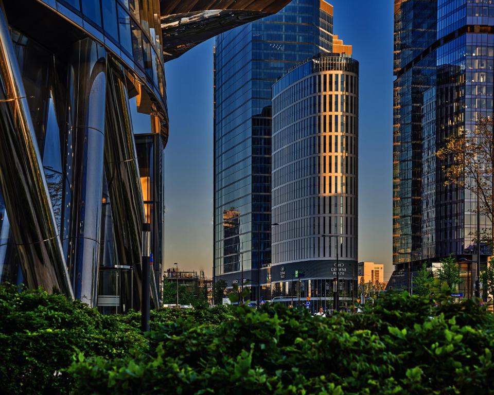 ワルシャワにあるCrowne Plaza - Warsaw - The HUB by IHGの高層ビル群