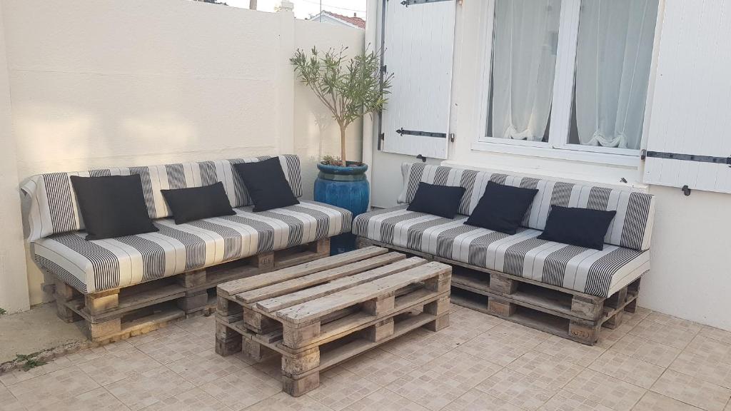 Χώρος καθιστικού στο GRAIN DE SABLE 600m des plages, et commerces,draps,vélos, WIFI , Parking