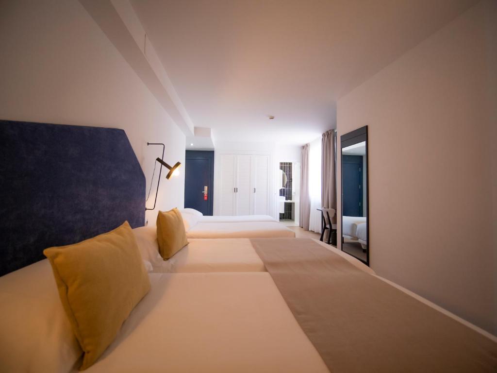 Hotel Roc Melerにあるベッド