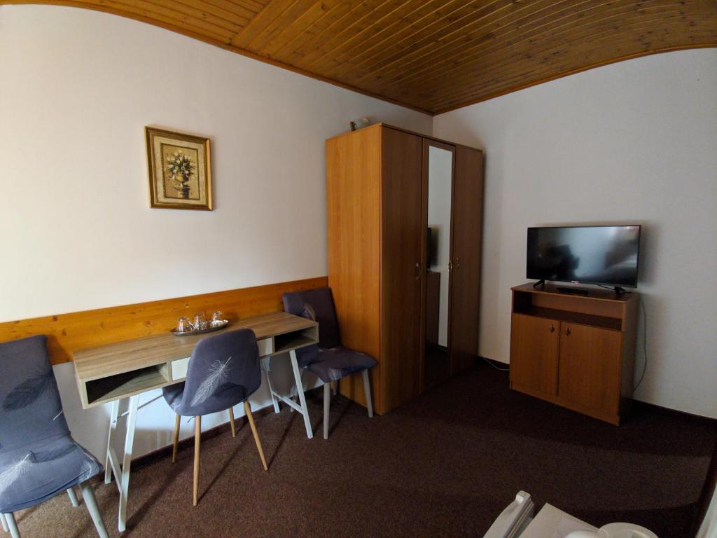 TV a/nebo společenská místnost v ubytování Pension Casa Samurai