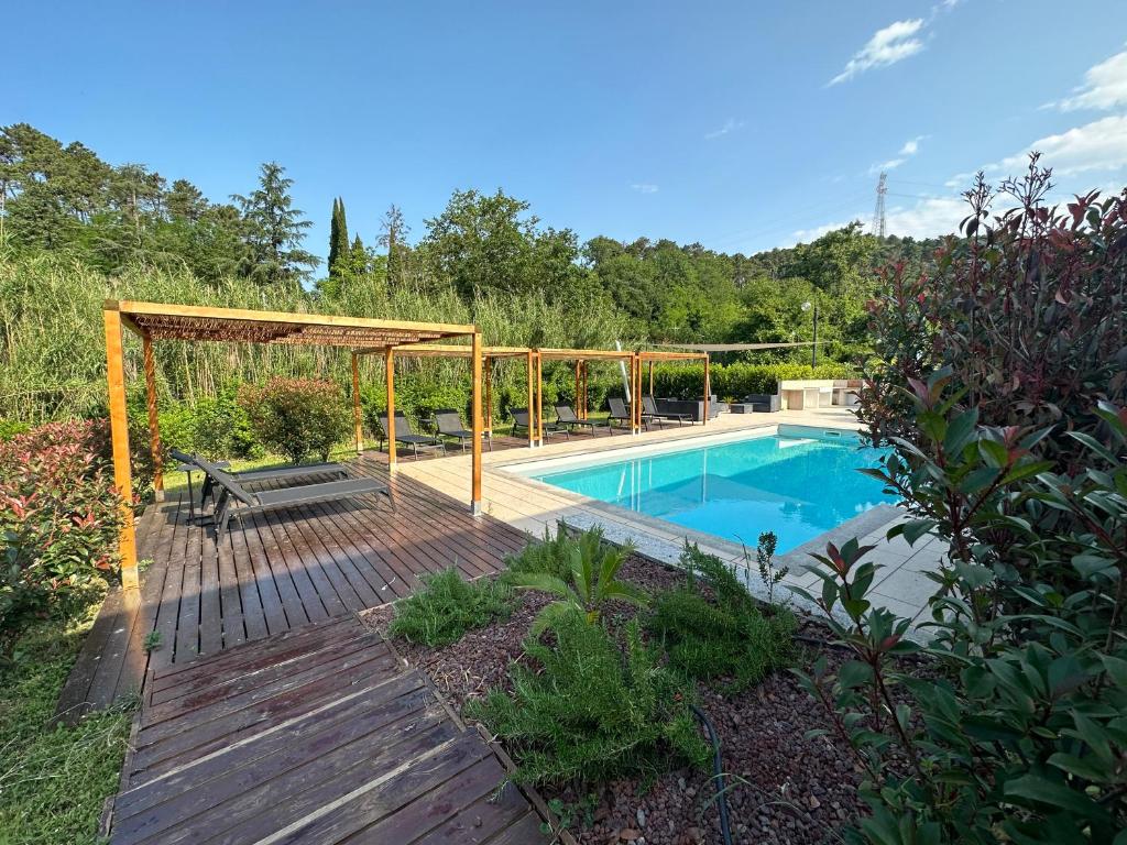 Le Village Sarzana