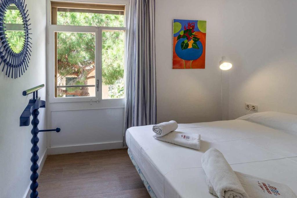 Postel nebo postele na pokoji v ubytování Urcatusa Migjorn 42 Apto 3 Dorm con piscina