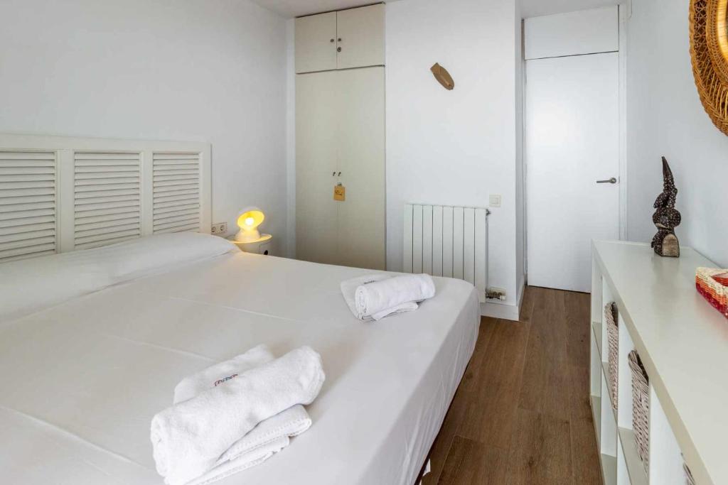 Postel nebo postele na pokoji v ubytování Urcatusa Migjorn 42 Apto 3 Dorm con piscina