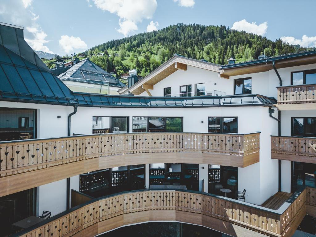 Nespecifikovaný výhled na hory nebo výhled na hory při pohledu z hotelu