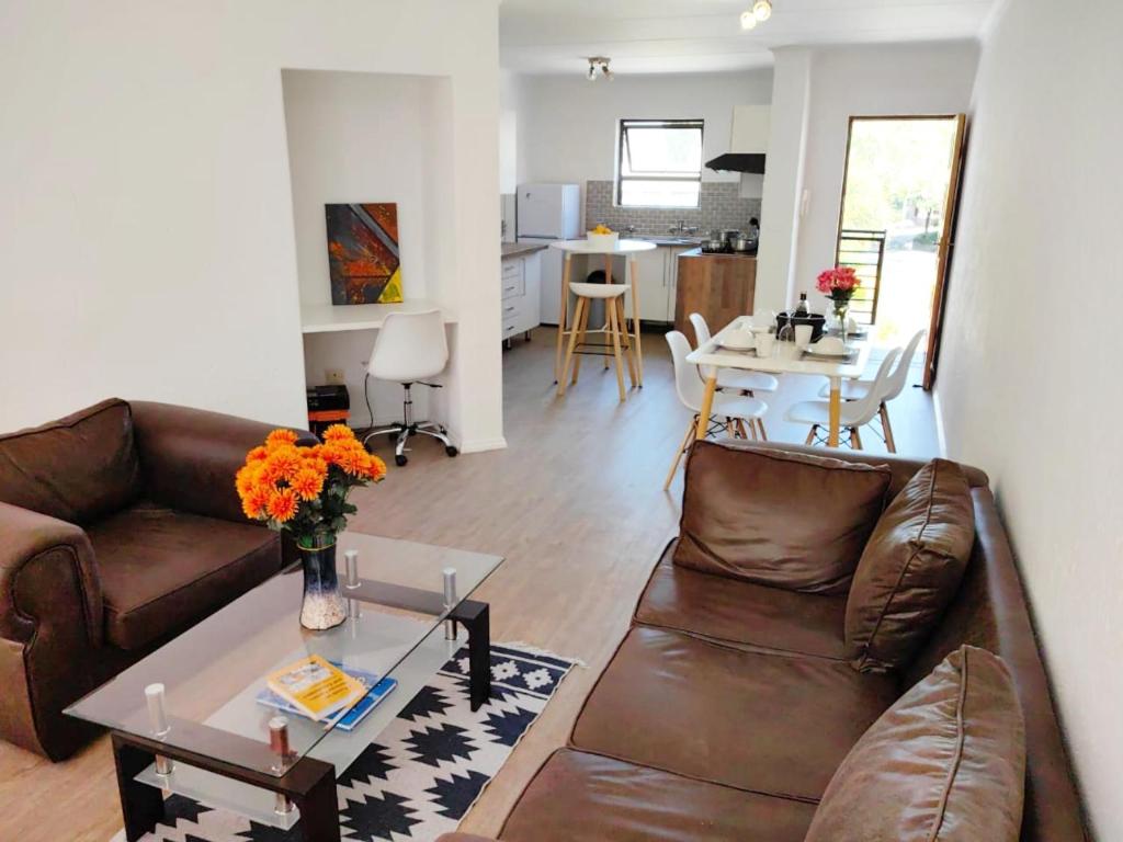 Paulshof Sandton Apartments Central Square Complex, Sandton (updated