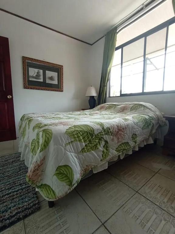 Postel nebo postele na pokoji v ubytování Nirvana Apartament Hostal