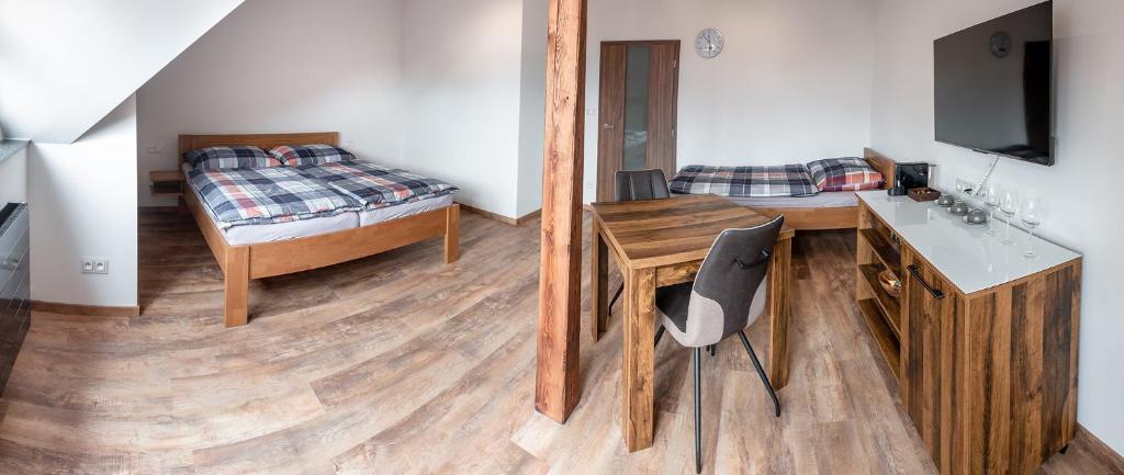 Postel nebo postele na pokoji v ubytování Penzion U Kapličky