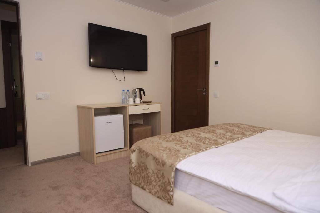 Postel nebo postele na pokoji v ubytování DeLin Hotel And Tours