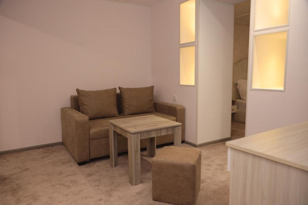 Posezení v ubytování DeLin Hotel And Tours