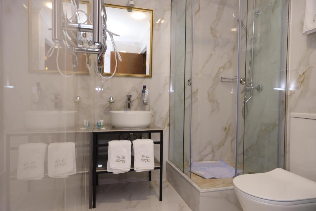 Koupelna v ubytování DeLin Hotel And Tours