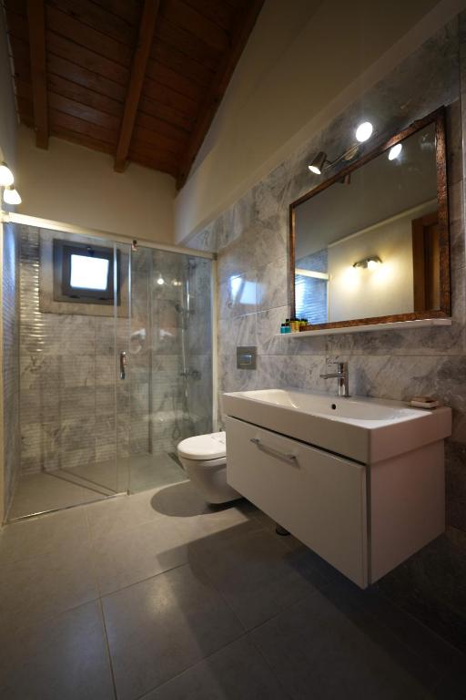 A bathroom at Lal Azure Alaçatı