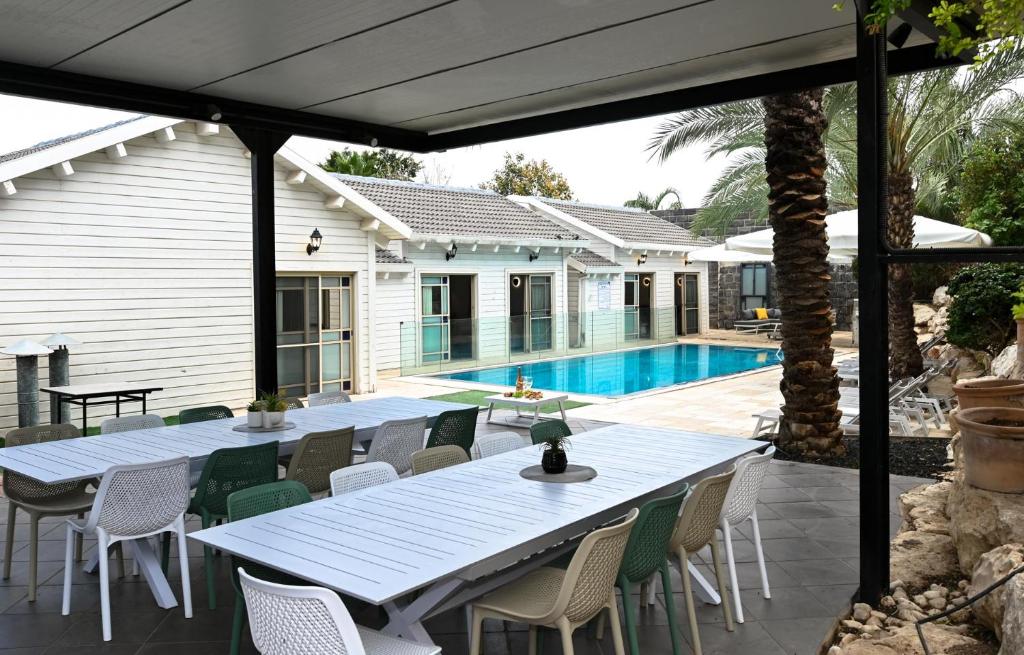 Bazén v ubytování YalaRent - Liri Resort nebo v jeho okolí