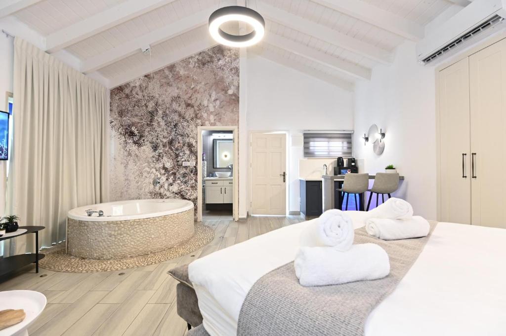 Postel nebo postele na pokoji v ubytování YalaRent - Liri Resort