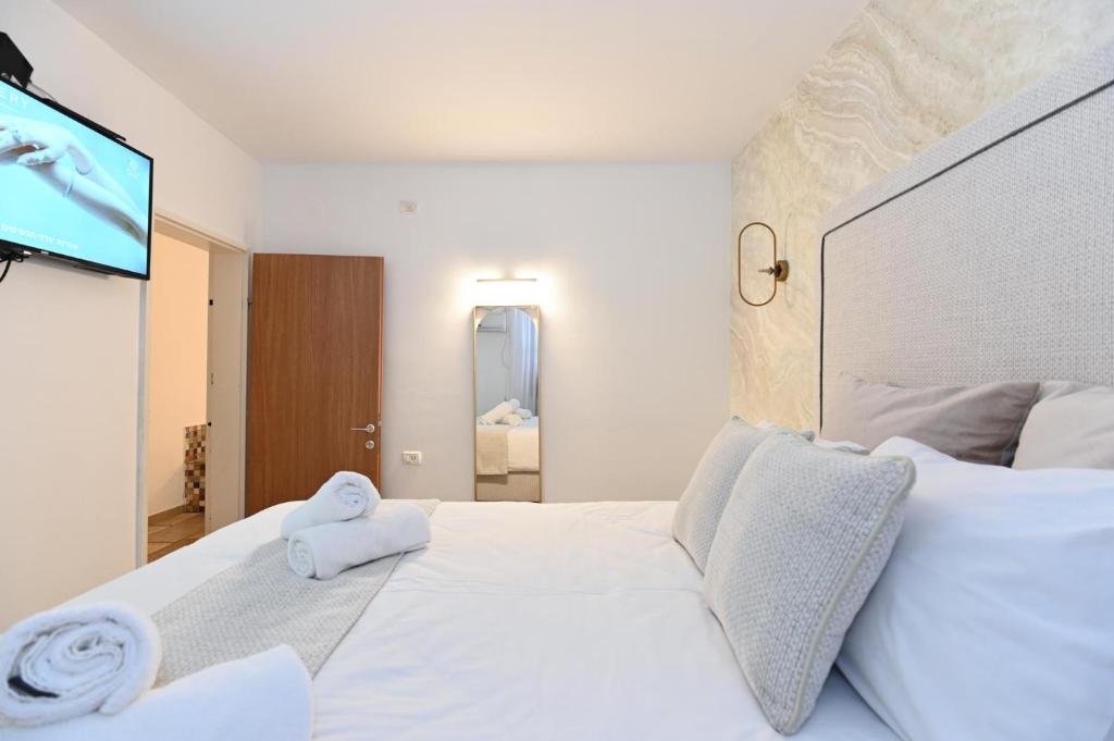 Postel nebo postele na pokoji v ubytování YalaRent - Liri Resort