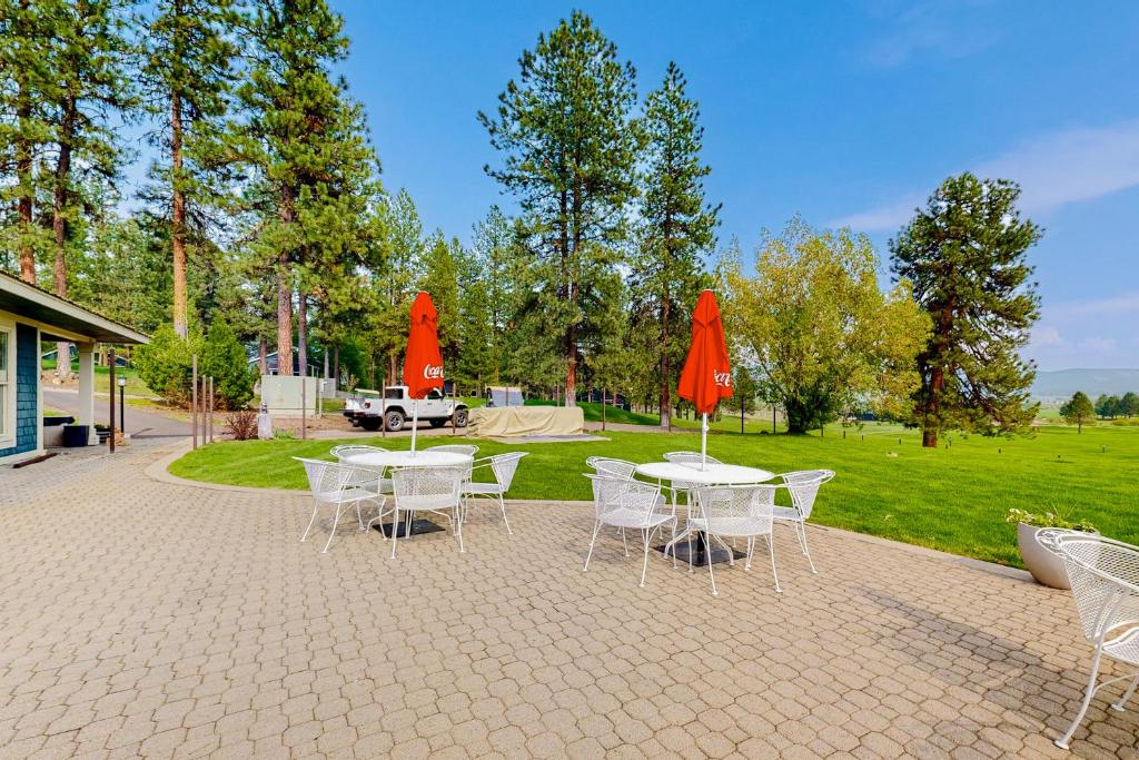 A garden outside Mountain Views on the 45th Parallel