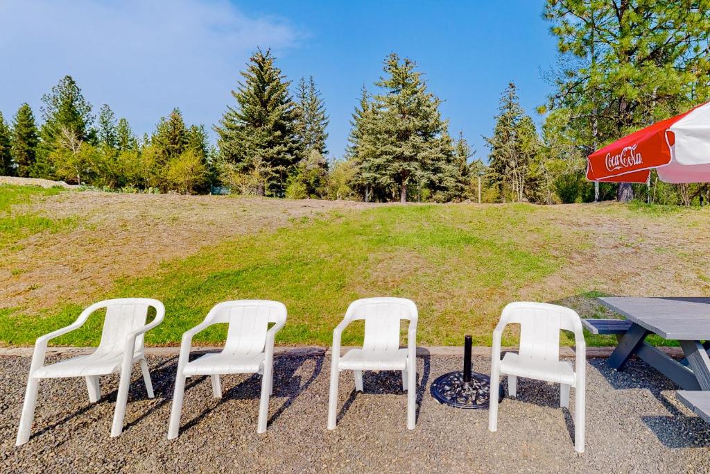 A garden outside Mountain Views on the 45th Parallel