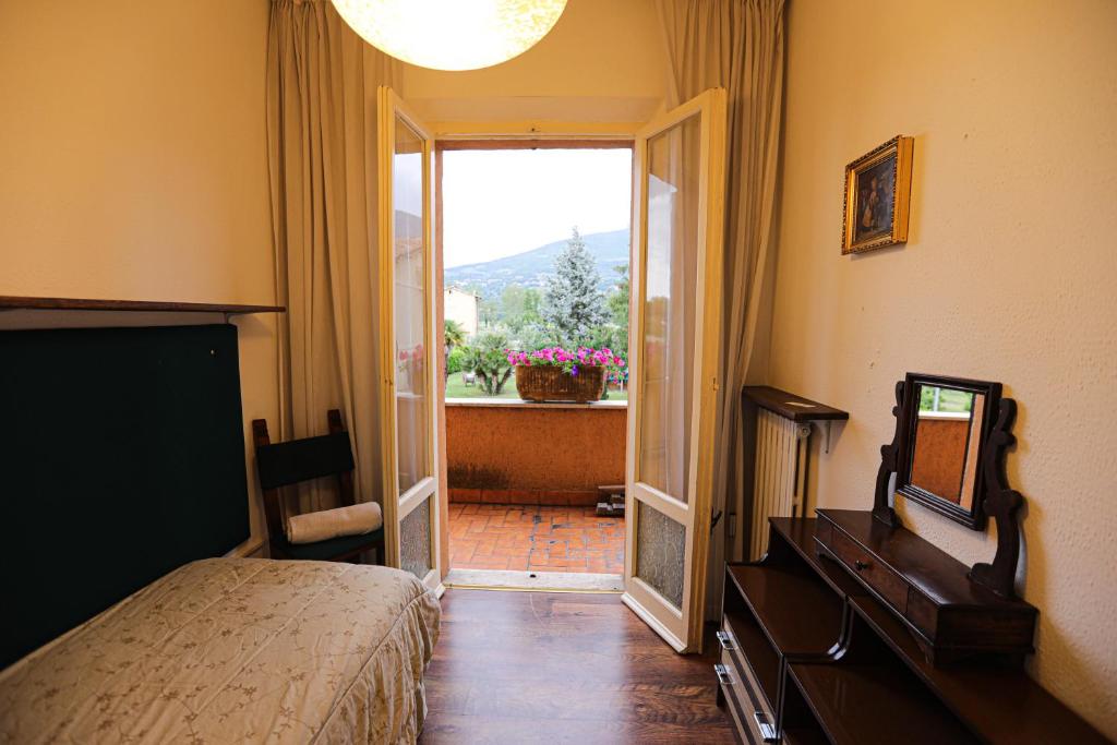 a bedroom with a bed and a door to a balcony at GlampingCashmereHause in Rivotorto 