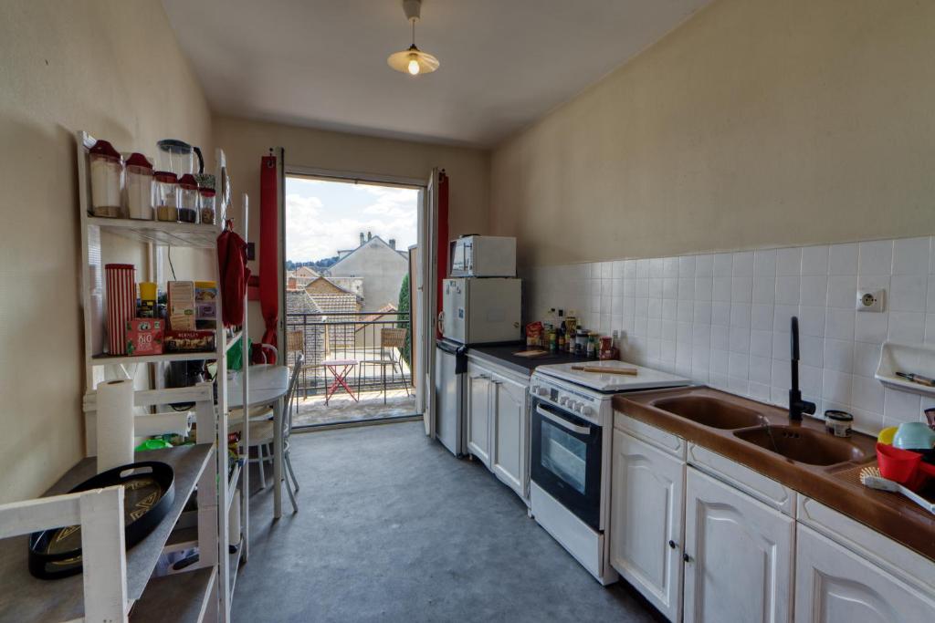 Kuchyňa alebo kuchynka v ubytovaní Appartement de charme au cœur de la Corrèze