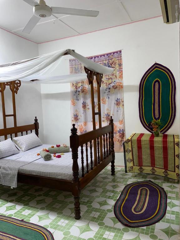 Postel nebo postele na pokoji v ubytování Sanaa Hostel