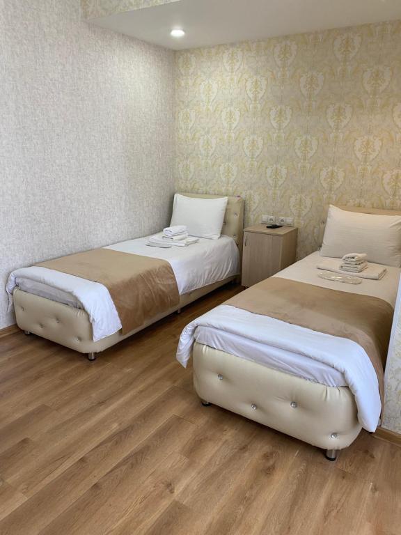 Postel nebo postele na pokoji v ubytování Hotel Sharl